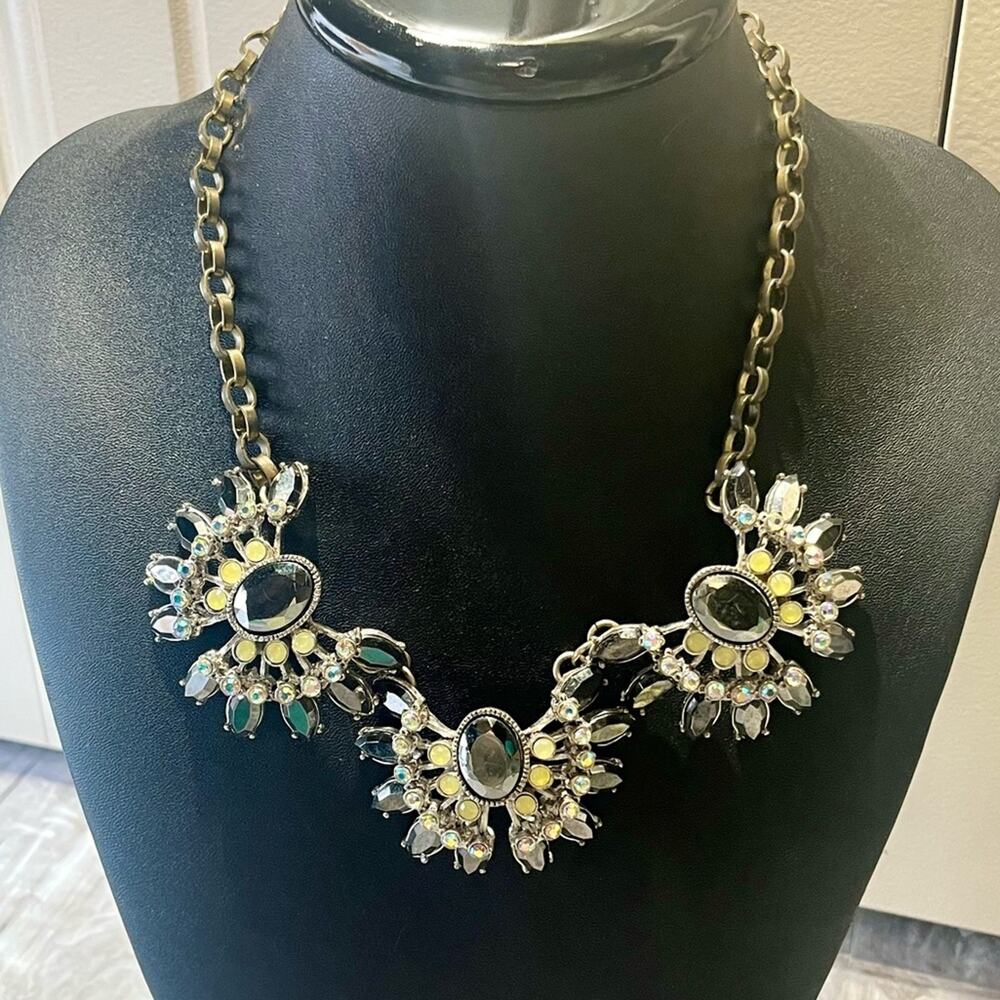 Betsey Johnson Whiteout Statement Art Deco Z20 necklace